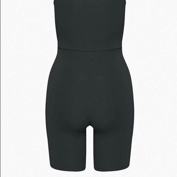 Babaton Contour V-Neck Romper - Picture 3 of 3